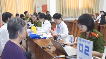 Hành trình từ trái tim tìm lại tên các liệt sĩ