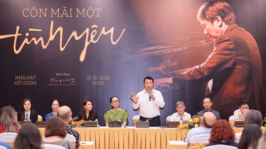 Buổi gặp gỡ báo chí giới thiệu chương trình “Phú Quang - Còn mãi một tình yêu” tại Nhà hát Hồ Gươm