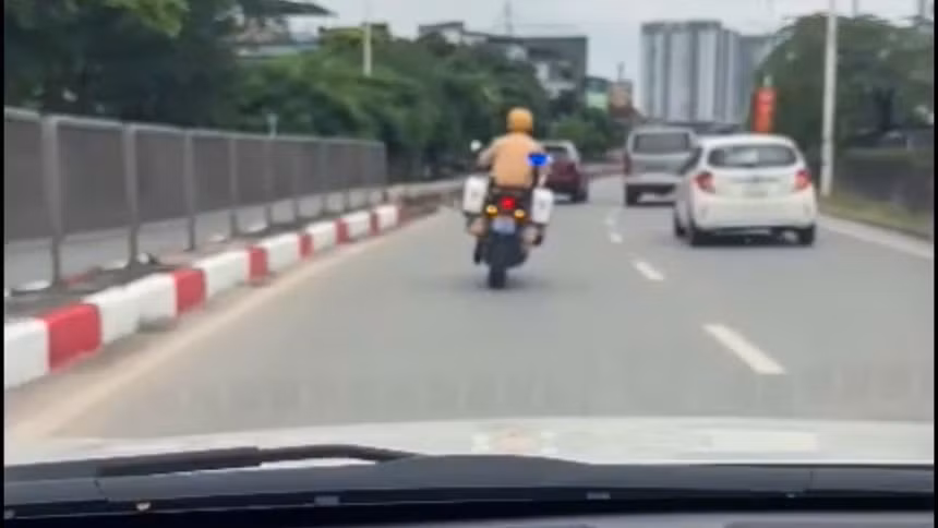 CSGT mở "đường ưu tiên", đưa nạn nhân đứt lìa cánh tay đi cấp cứu