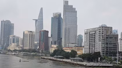 Trung tâm TP Hồ Chí Minh nhìn từ cầu Ba Son.