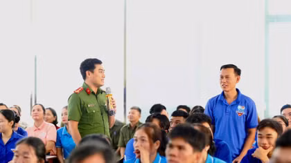 Công an TP Hồ Chí Minh tuyên truyền về phòng ngừa tội phạm mua bán người tại xã Phú Giáo.