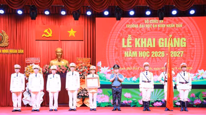 Khoa An ninh nội địa Trường Đại học ANND đón nhận Huân chương Bảo vệ Tổ quốc hạng Nhì