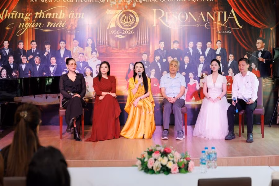 70-nam-khoa-thanh-nhac-nhung-giong-ca-vang-hoi-tu.jpg