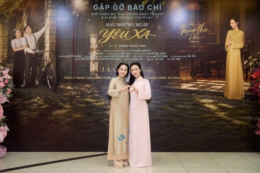 ngoc-anh-cung-co-giao-cua-minh-ts-nguyen-khanh-ly.jpg