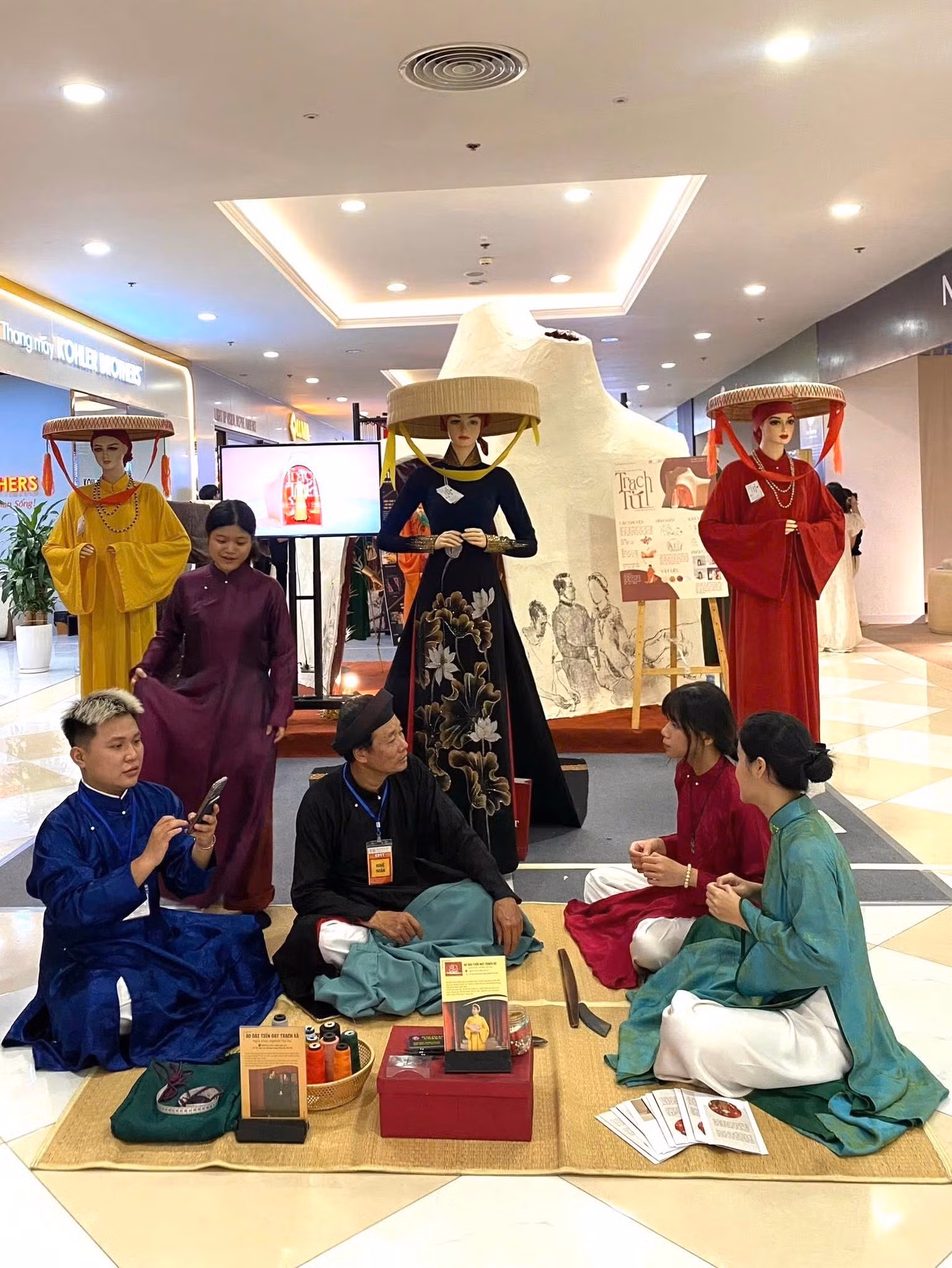 su-tham-gia-cua-cong-dong-sang-tao-tre-giup-di-san-hoi-sinh.jpg