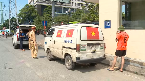 Xử lý nghiêm xe khách, taxi, xe công nghệ đón trả khách sai nơi quy định