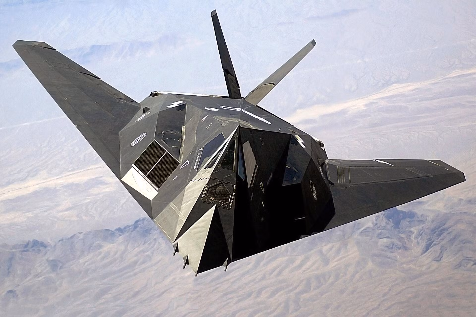 anh-1-may-bay-f-117-nighthawk.jpg