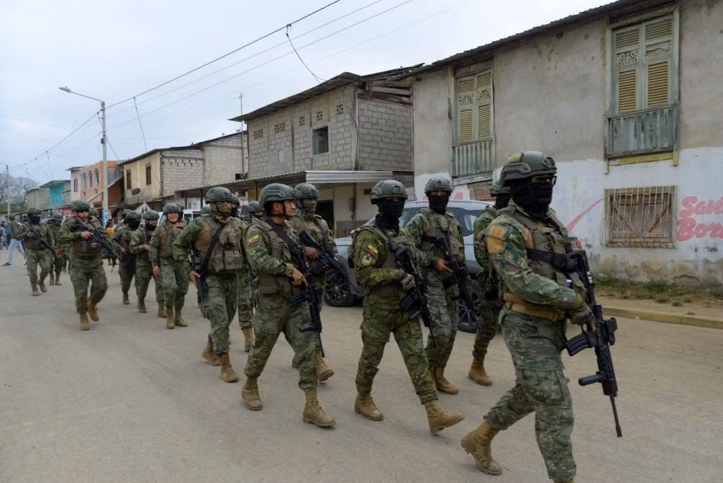 ecuador-gay-bat-ngo-voi-chien-dich-dung-quan-doi-tran-ap-toi-pham.jpg