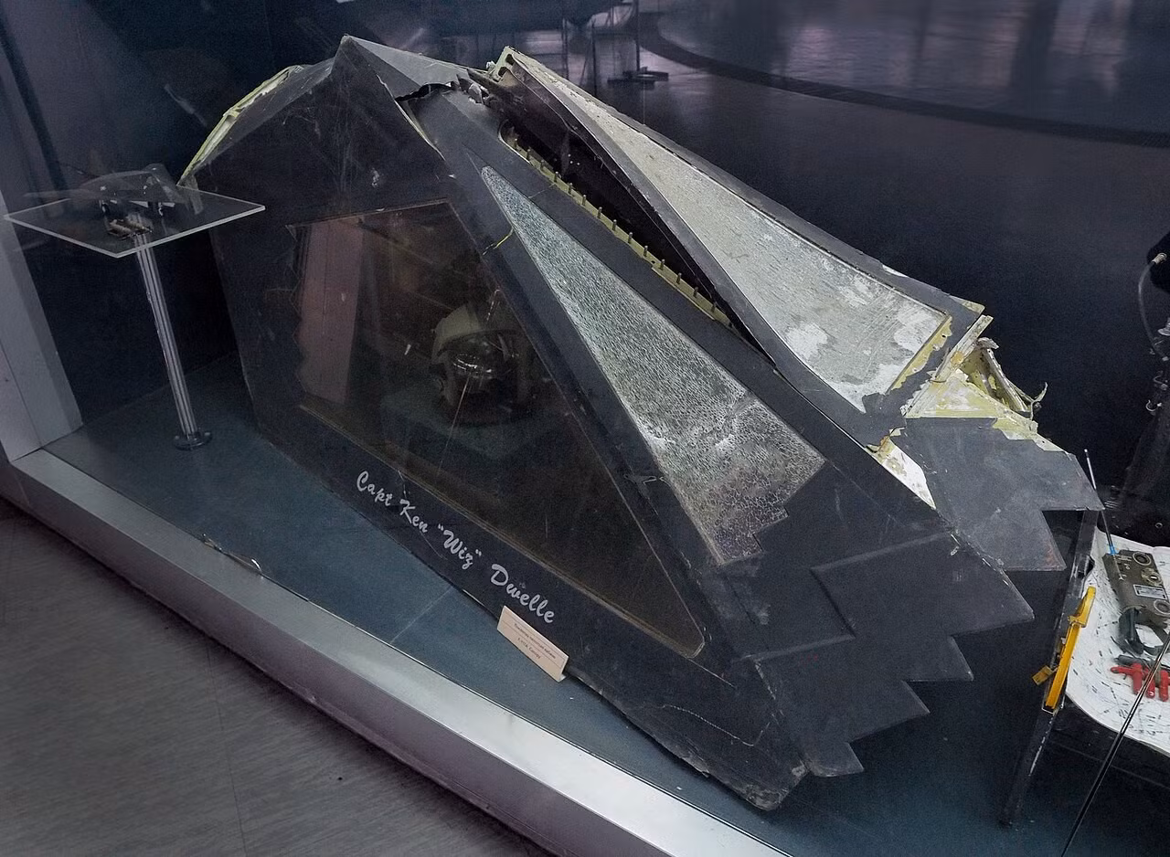 anh-5-f-117-canopy-shot-down-over-serbia-1999-museum-of-aviation-belgrade.jpg