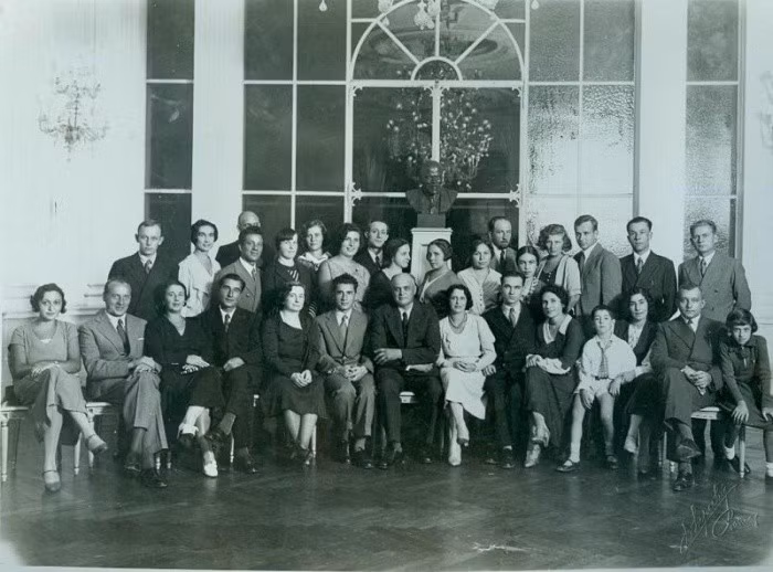 3-co-quan-dai-dien-thuong-mai-lx.jpg