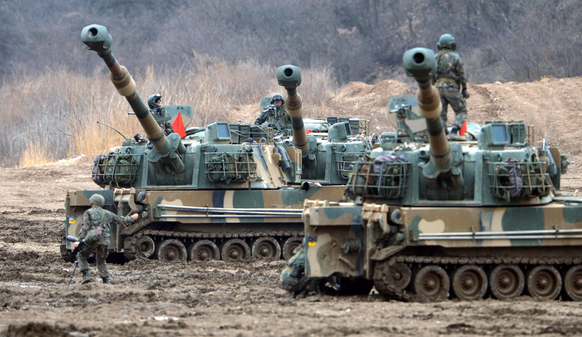 anh-1-phao-tu-hanh-k9-tai-mot-cuoc-tap-tran-my-han-xinhua.jpg