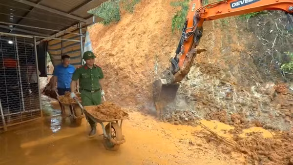 Công an Bắc Ninh khắc phục hậu quả mưa lũ, sớm ổn định cuộc sống người dân