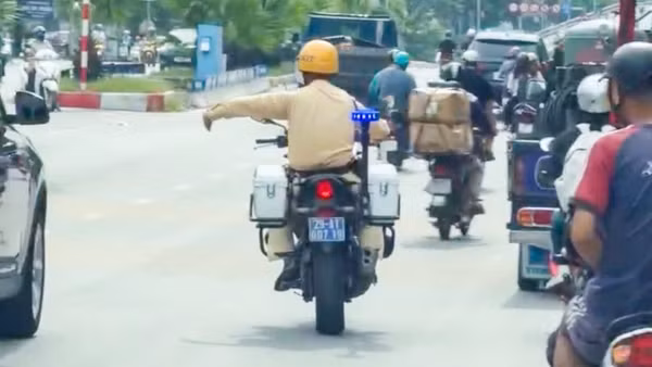 Lời cầu cứu khẩn cấp trên Quốc lộ và hành động kịp thời của CSGT