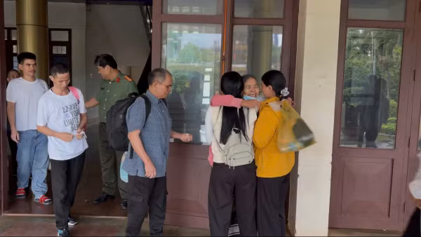 Tổ quốc trong tim: Ngược đường