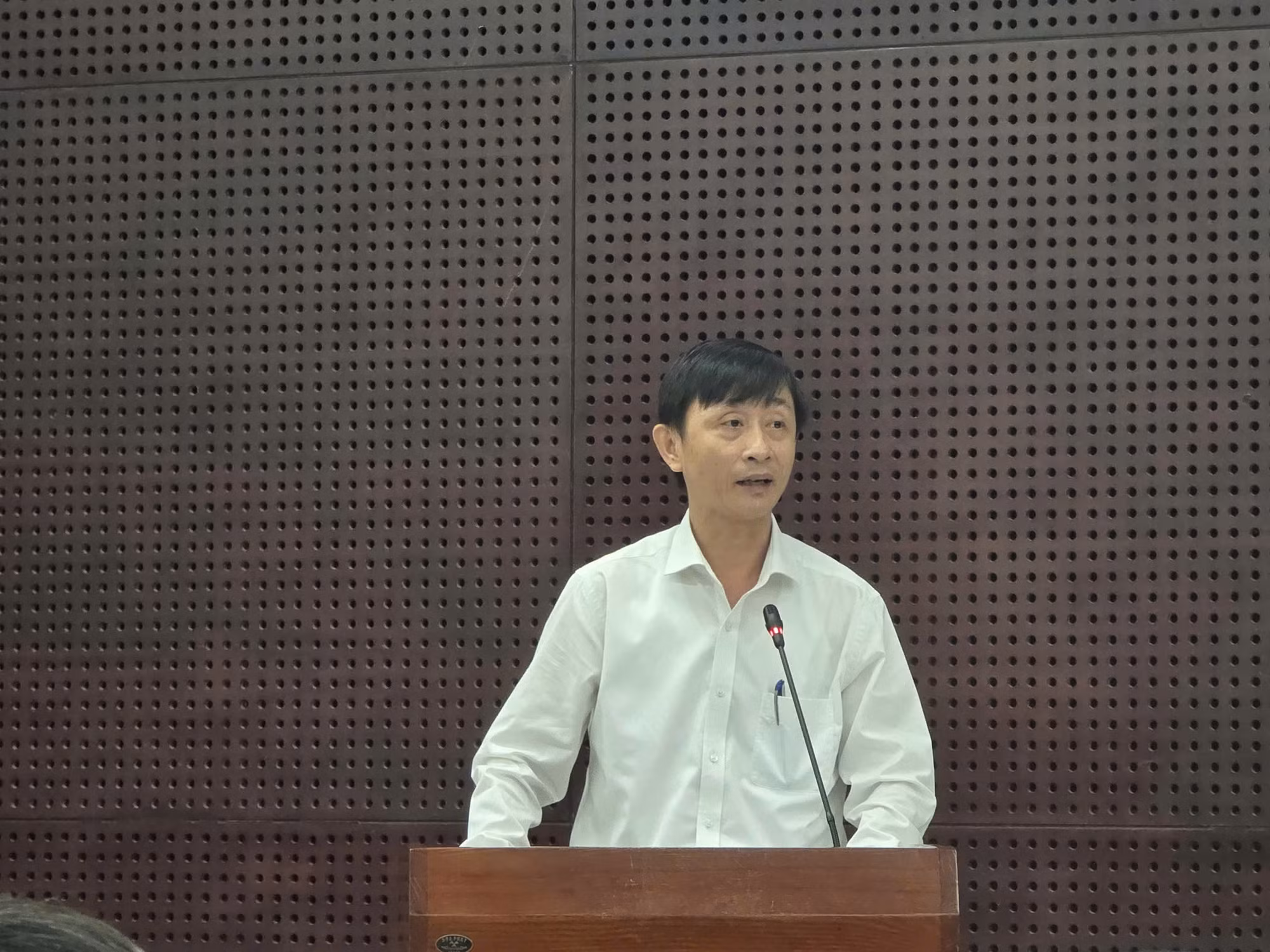 Ông Trương Hồng Giang thông tin tại buổi họp báo