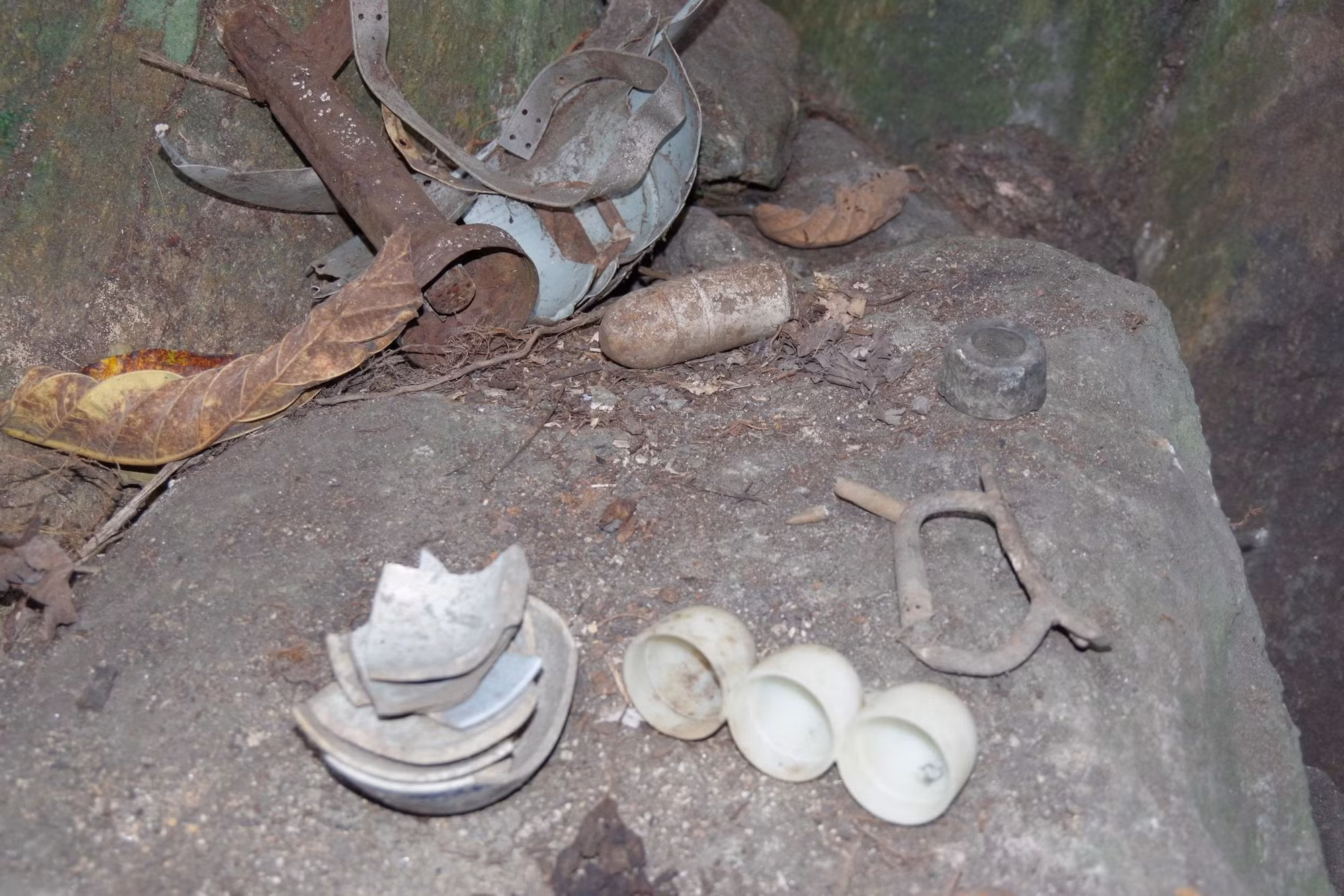 3-vat-dung-cua-liet-si-duoc-tim-thay-tai-hang-da-sap.jpg