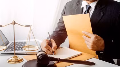 Thừa kế trong trường hợp đang xin ly hôn mà một bên chết