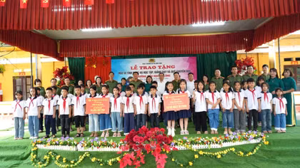 Khám bệnh, cấp phát thuốc miễn phí cho người dân tại Thái Nguyên