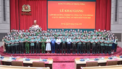 Khai giảng Lớp bồi dưỡng nghiệp vụ công tác văn phòng cấp ủy trong Công an nhân dân năm 2026