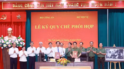 Tăng cường phối hợp giữa Bộ Công an và Bộ Nội vụ 