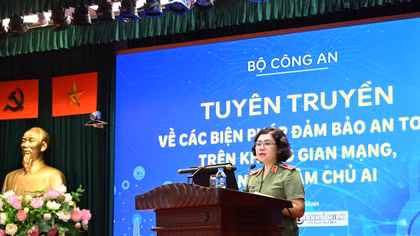 Xây dựng những “đại sứ an toàn số” nhí trong Công an nhân dân