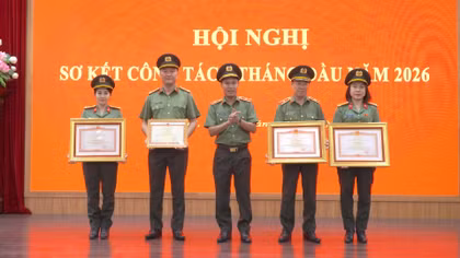 Chú trọng ứng dụng khoa học công nghệ trong công tác trang bị và kho vận 