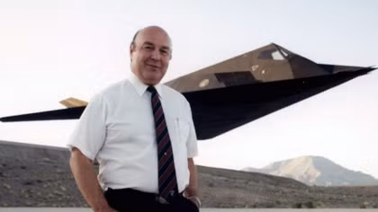 Từ chuyên khảo vật lý đến “Bóng ma” F-117 