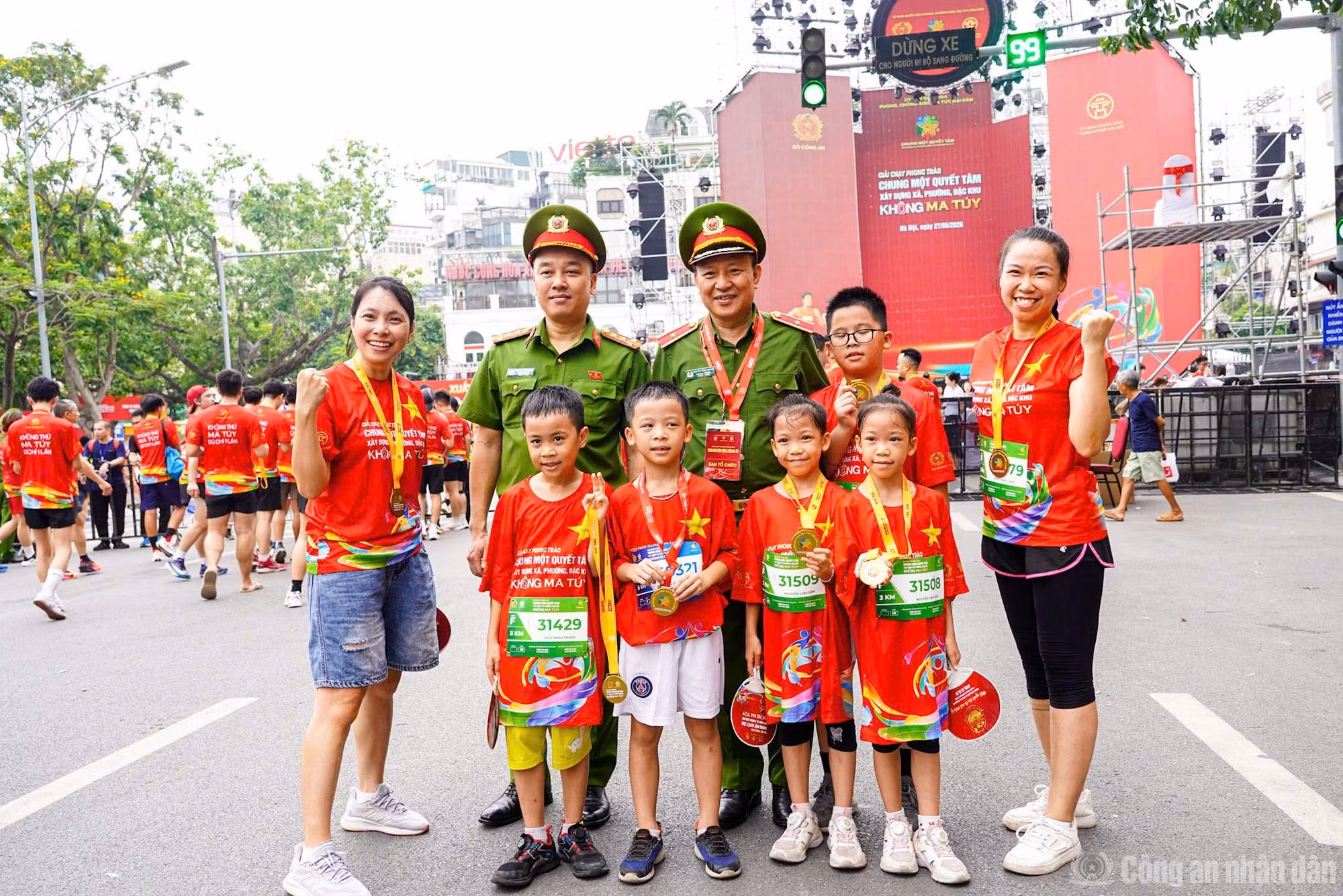 cand_br_z7980486665037-604172045d99a5ce197aad0c9bea4c40.jpg