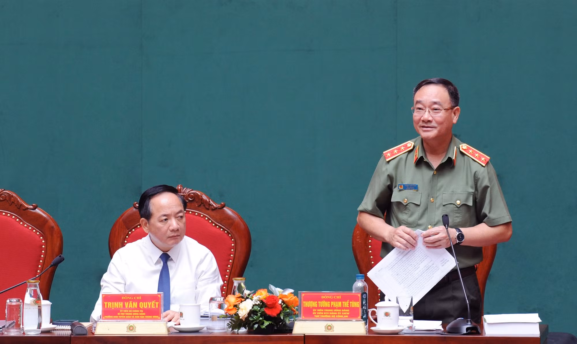 tt-ptt-dieu-hanh-cac-tham-luan-tai-hoi-thao.jpg
