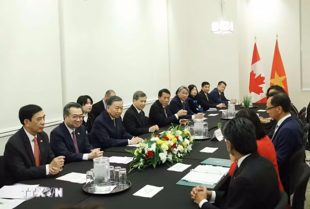 Tổng Bí thư, Chủ tịch nước Tô Lâm tiếp Nhóm Nghị sỹ hữu nghị Canada - Việt Nam. (Ảnh: Thống Nhất/TTXVN)