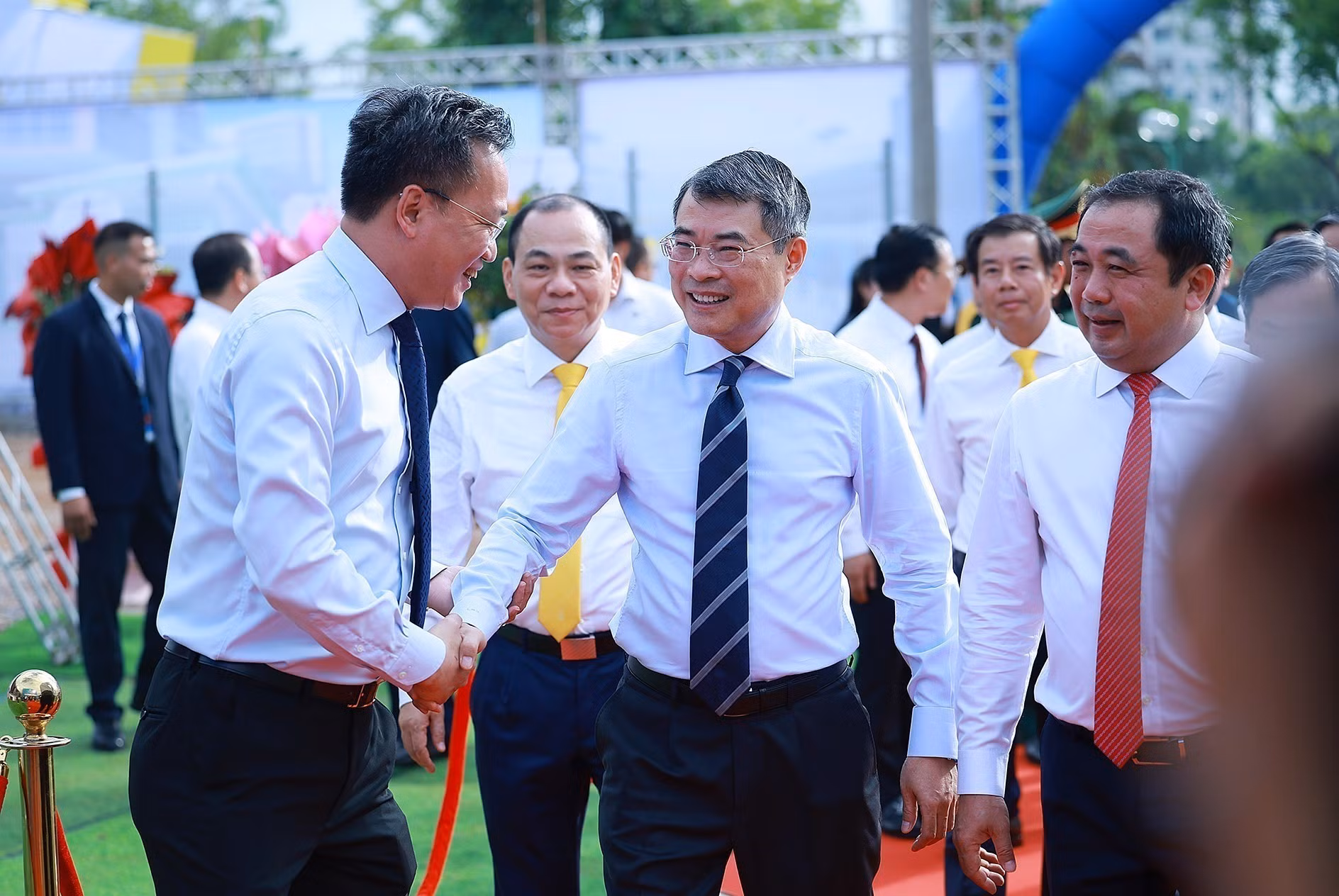 Thủ tướng Lê Minh Hưng đến dự Lễ khởi công dự án nhà ở cho thuê và 05 đường sắt đô thị thành phố Hà Nội. Ảnh: Dương Giang – TTXVN