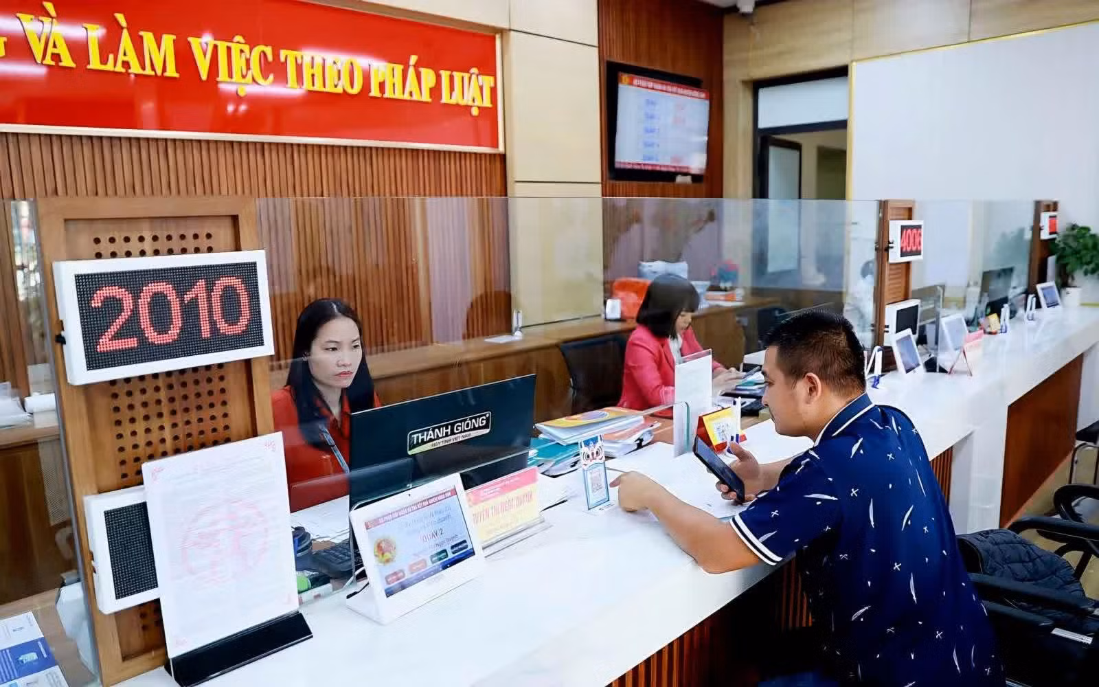 Các cấp ngành TP Hà Nội xác định việc cải cách TTHC từ yêu cầu của người dân và doanh nghiệp. Ảnh: Quang Phong/Báo Tin tức và Dân tộc