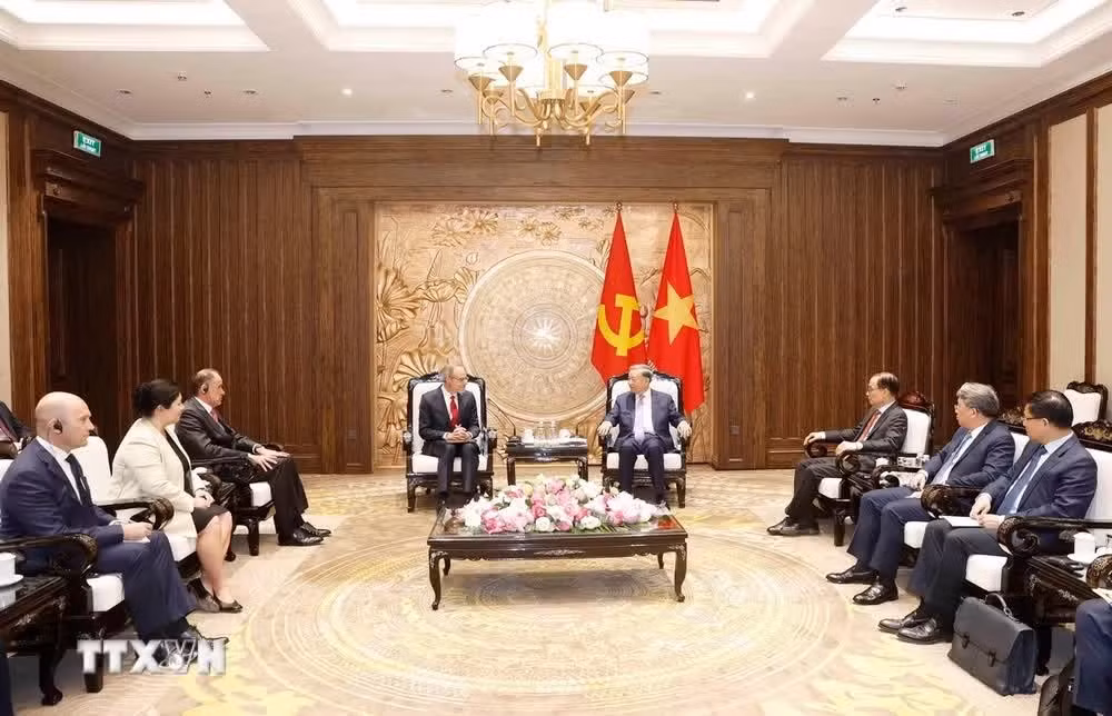 Tổng Bí thư, Chủ tịch nước Tô Lâm tiếp ông David Zapolsky, Phó Chủ tịch cấp cao, Giám đốc Pháp lý và Quan hệ Toàn cầu của tập đoàn Amazon. (Ảnh: Thống Nhất/TTXVN)