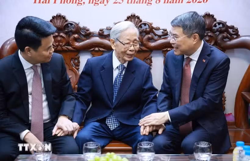 thu-tuong-trao-tang-huy-hieu-dang-tang-cac-dang-vien-lao-thanh-tai-hai-phong-7.jpg
