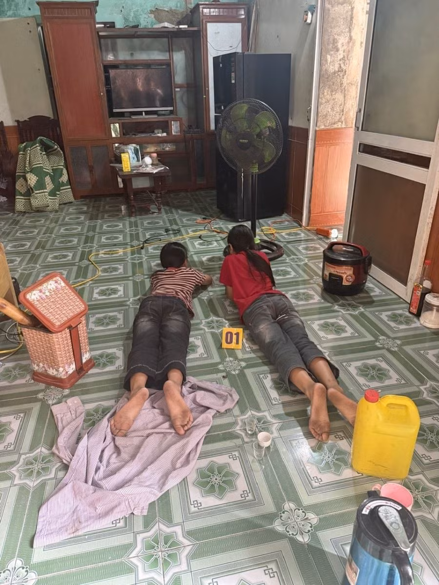 Công an tỉnh Phú Thọ dựng lại hiện trường vụ hai cháu nhỏ bị bố ruột hành hạ, ngược đãi.