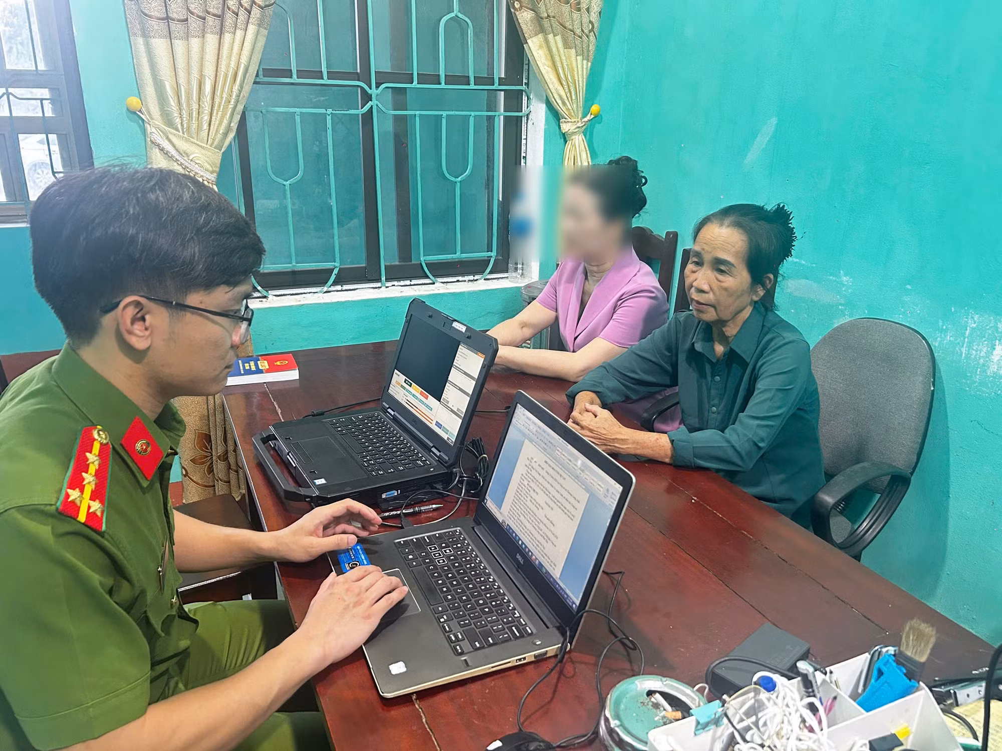 co-quan-canh-sat-dieu-tra-lam-viec-voi-hoang-thi-vui-de-lam-ro-hanh-vi-chiem-doat-tien-cua-15-nguoi-dan-tai-xa-thuong-long-voi-tong-so-tien-hon-24-ty-dong.jpg