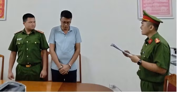 co-quan-cong-an-cong-bo-cac-quyet-dinh-khoi-to-bat-bi-can-de-tam-giam-doi-voi-vu-cong-giang.jpg