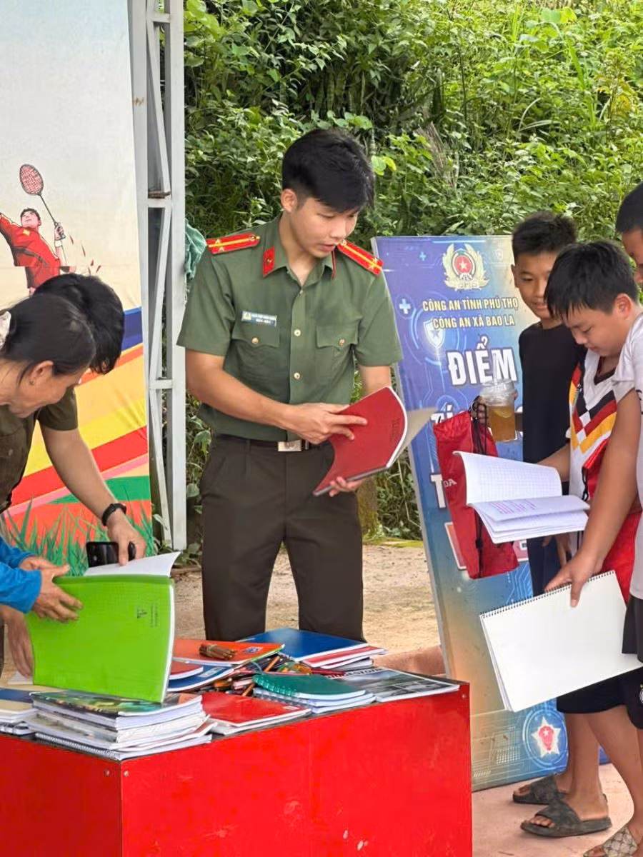 hinh-anh-cac-chau-nho-chon-sach-vo.jpg