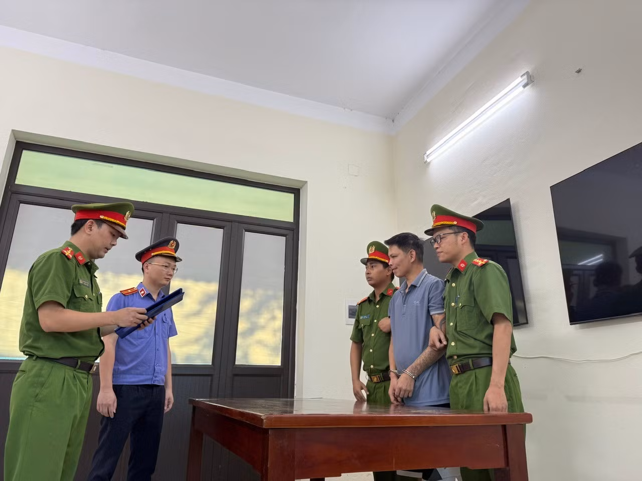 co-quan-canh-sat-dieu-tra-cong-bo-cac-quyet-dinh-to-tung-doi-voi-bi-can-bui-van-tuan.jpg