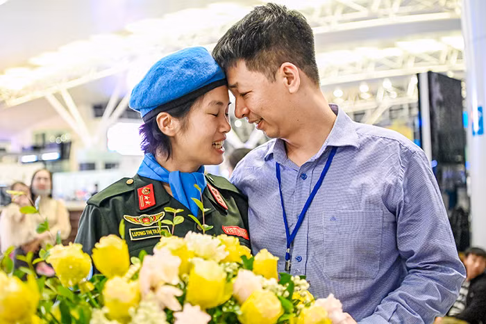 Sau mỗi bức ảnh là sự hy sinh thầm lặng -0