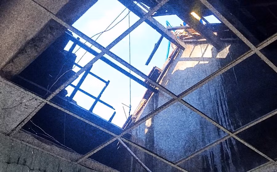 Mâu thuẫn tình cảm gia đình, người đàn mua xăng về nhà để tự thiêu -0