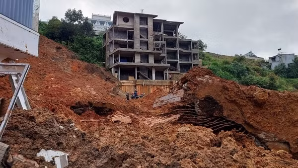 Cận cảnh những điểm sạt lở đất đang đe dọa nhiều khu vực ở Đà Lạt