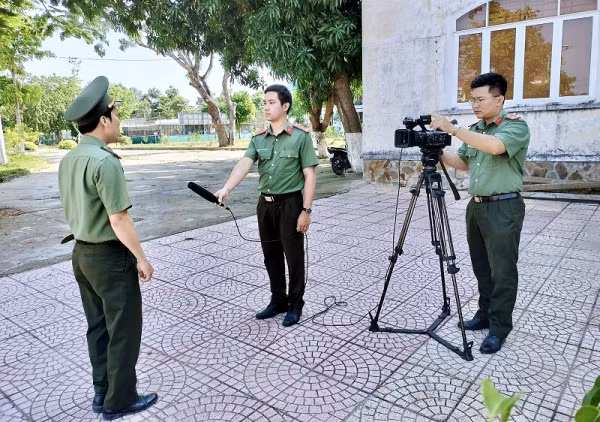 Những “nhà báo mang sắc phục xanh” ở Công an xứ biển Bạc Liêu -0