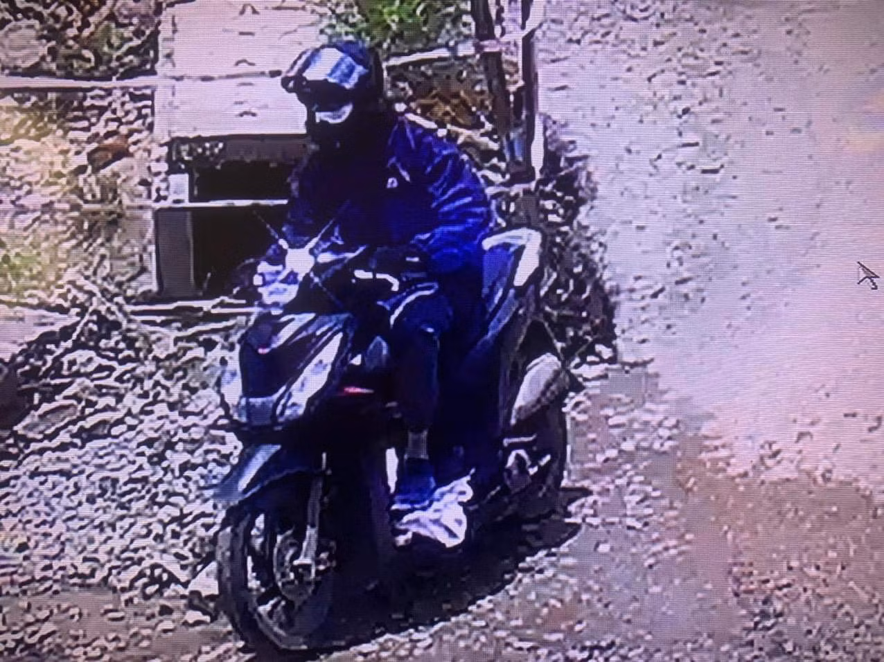 Xảy ra vụ cướp tiệm vàng chưa tới 1 phút -1