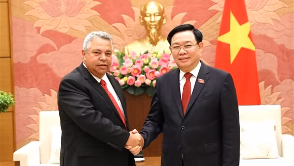 Việt Nam sẵn sàng trao đổi, chia sẻ kinh nghiệm xây dựng đất nước với Cuba