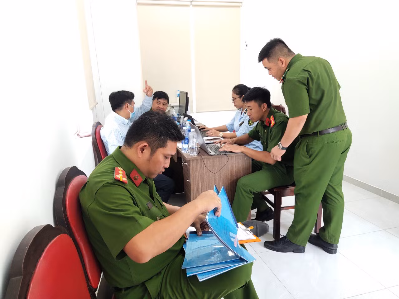 Công an TP Hồ Chí Minh phát hiện, ngăn chặn kịp thời hơn 21 tấn khí cười -0