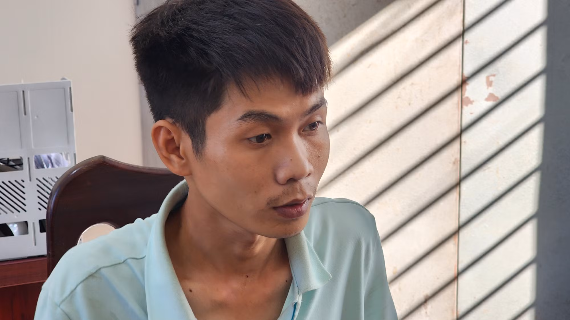 Bắn bi sắt phá cửa hàng loạt ô tô trộm cắp tài sản còn đòi “tiền chuộc” của chủ xe -0