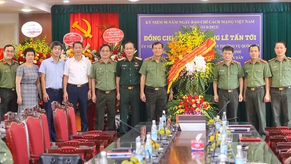 Uỷ ban Thường vụ Quốc hội chúc mừng Báo CAND nhân kỷ niệm 98 năm Ngày Báo chí Cách mạng Việt Nam