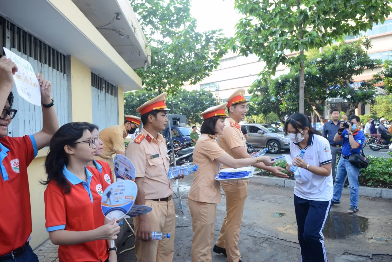 Tích cực hỗ trợ thí sinh trong kỳ thi tốt nghiệp THPT 2023 -0