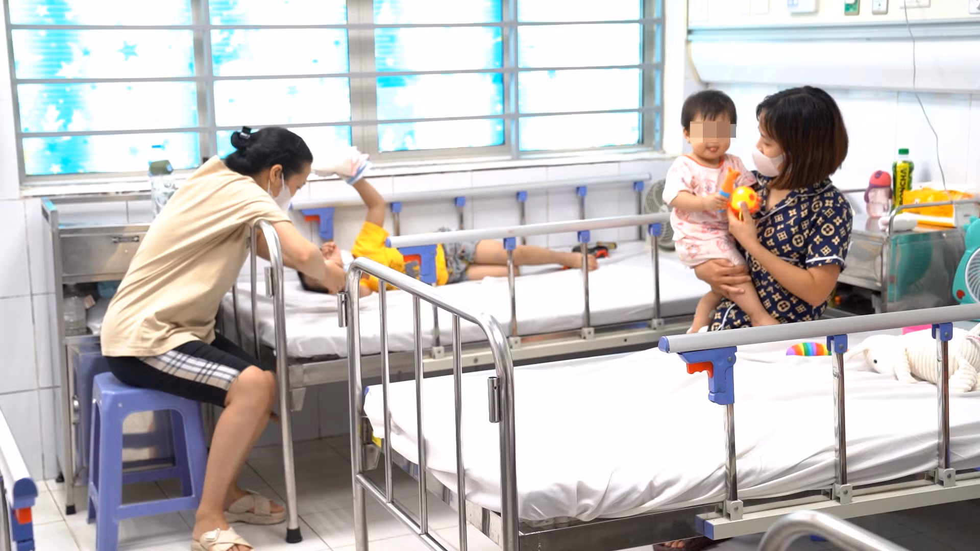 Tăng mạnh ca bệnh tay chân miệng nặng -0